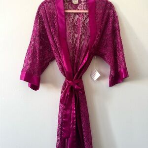 Vintage 90s Elegant Lace Kimono Robe in Fuchsia